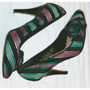 Betsey Johnson Stripe 7.5 heels pumps